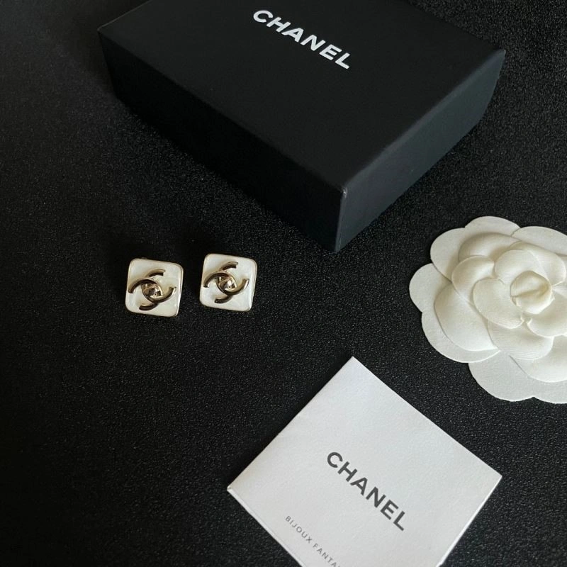 Sophisticated Chanel Earrings 223894