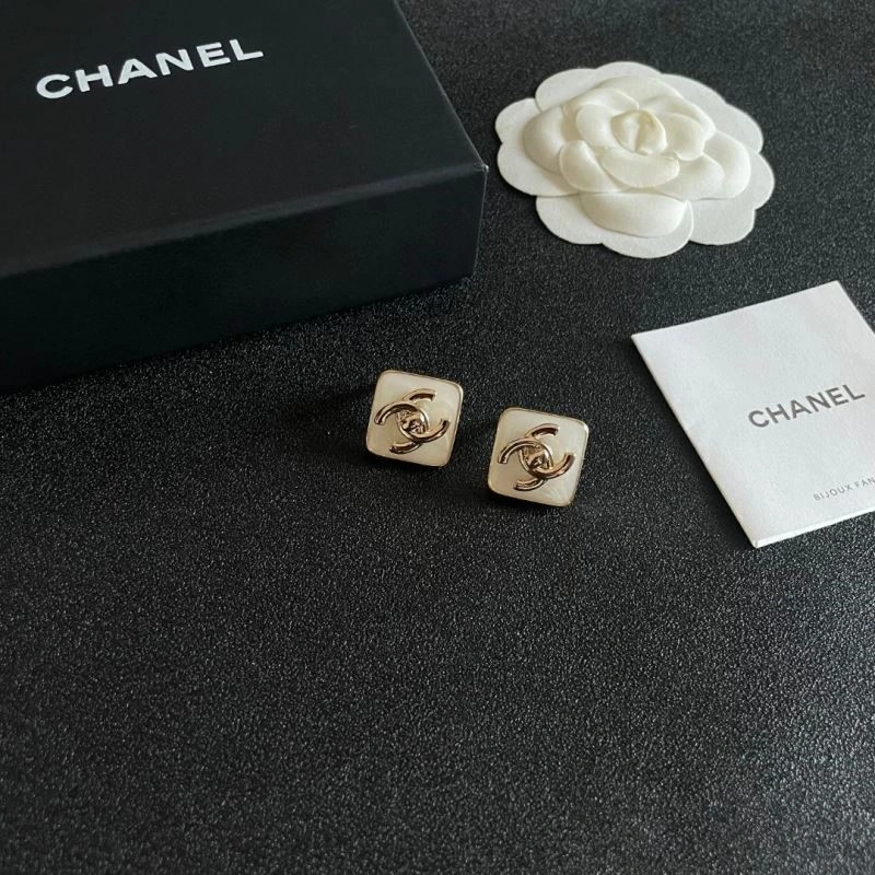 Sophisticated Chanel Earrings 223894