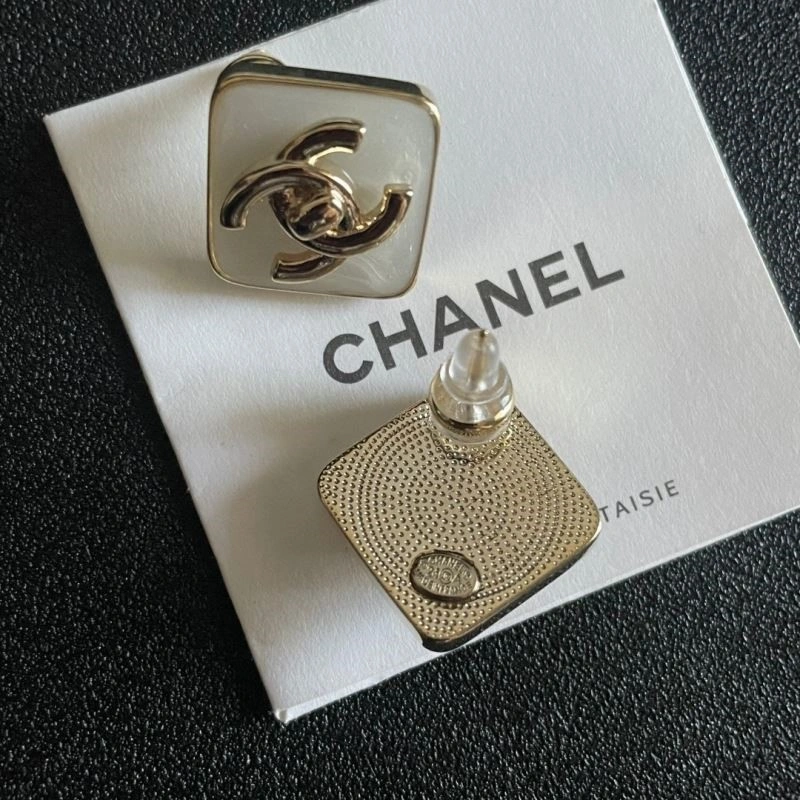 Sophisticated Chanel Earrings 223894
