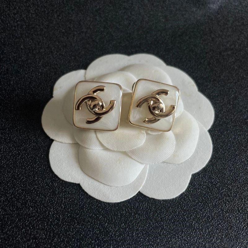 Sophisticated Chanel Earrings 223894