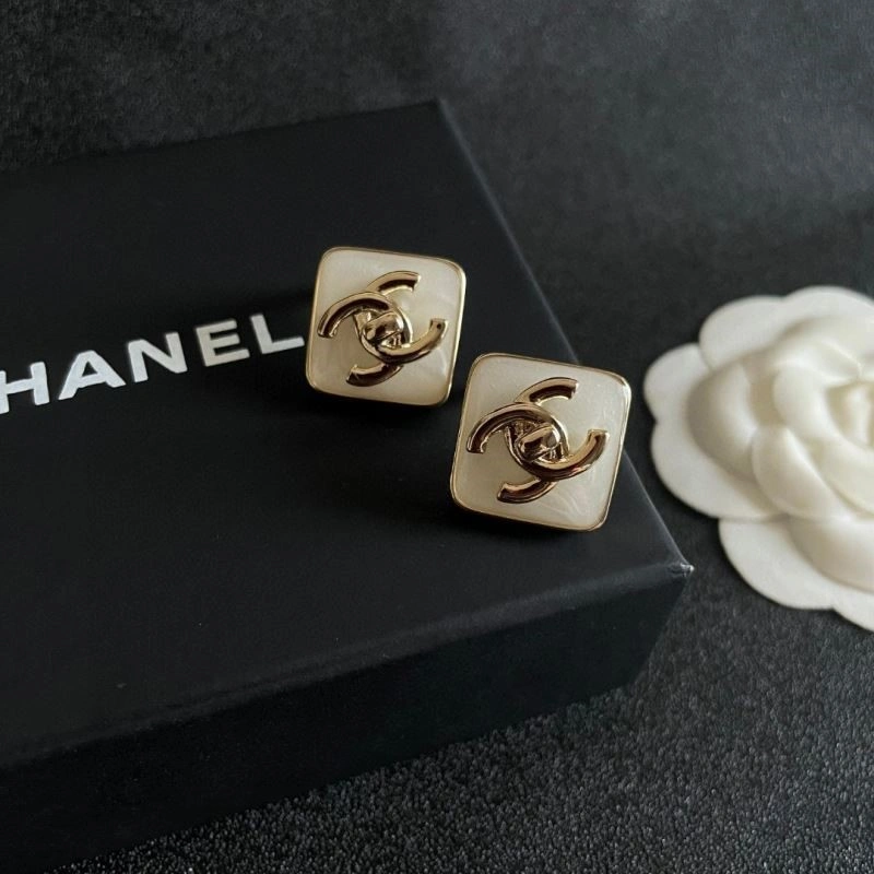 Sophisticated Chanel Earrings 223894