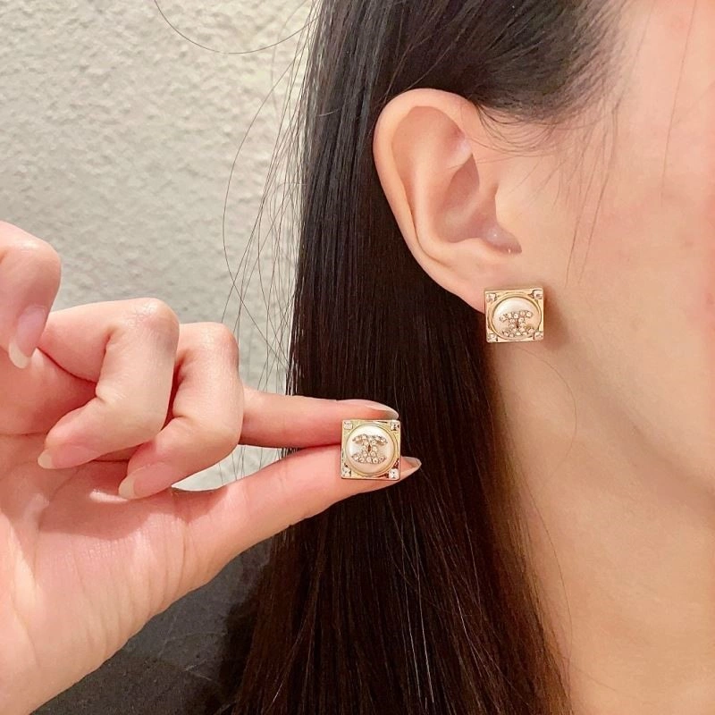 Sustainable Chanel Earrings 223864