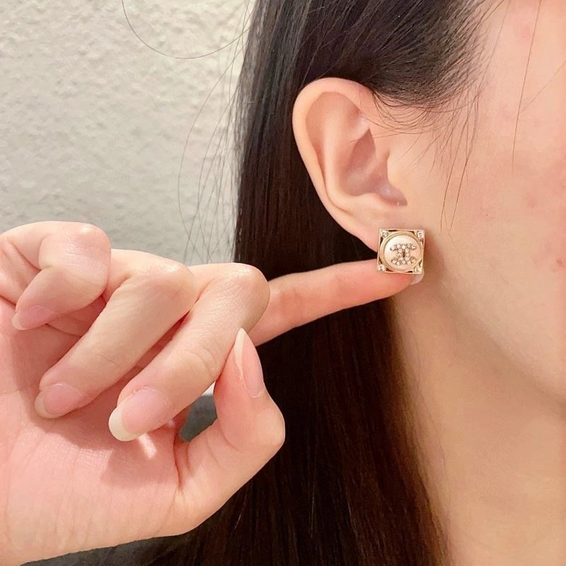 Sustainable Chanel Earrings 223864