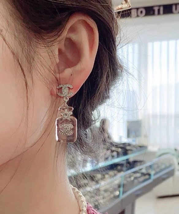 Lightweight Chanel Earrings 223855