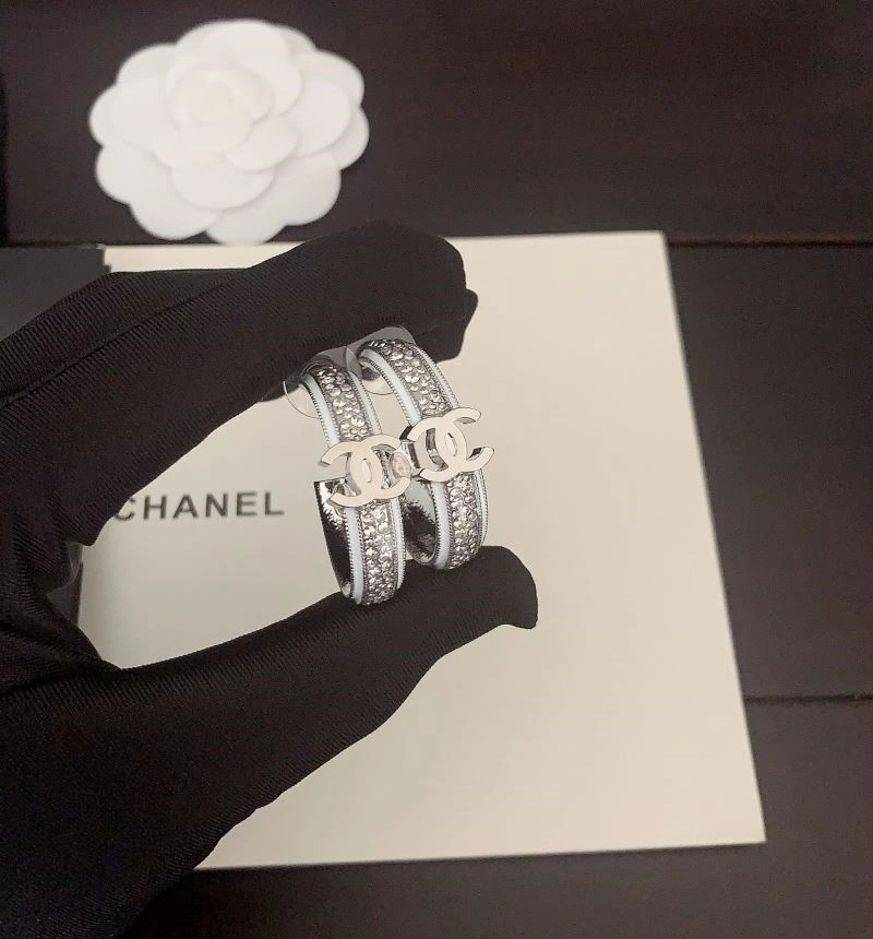 Sleek Chanel Earrings 223865