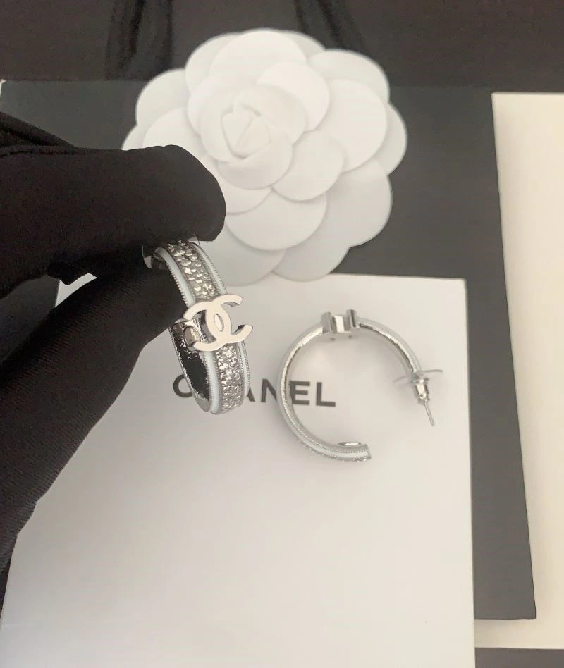 Sleek Chanel Earrings 223865