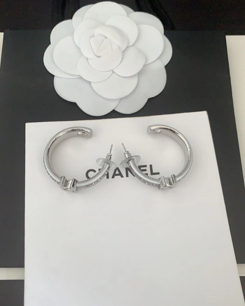 Sleek Chanel Earrings 223865