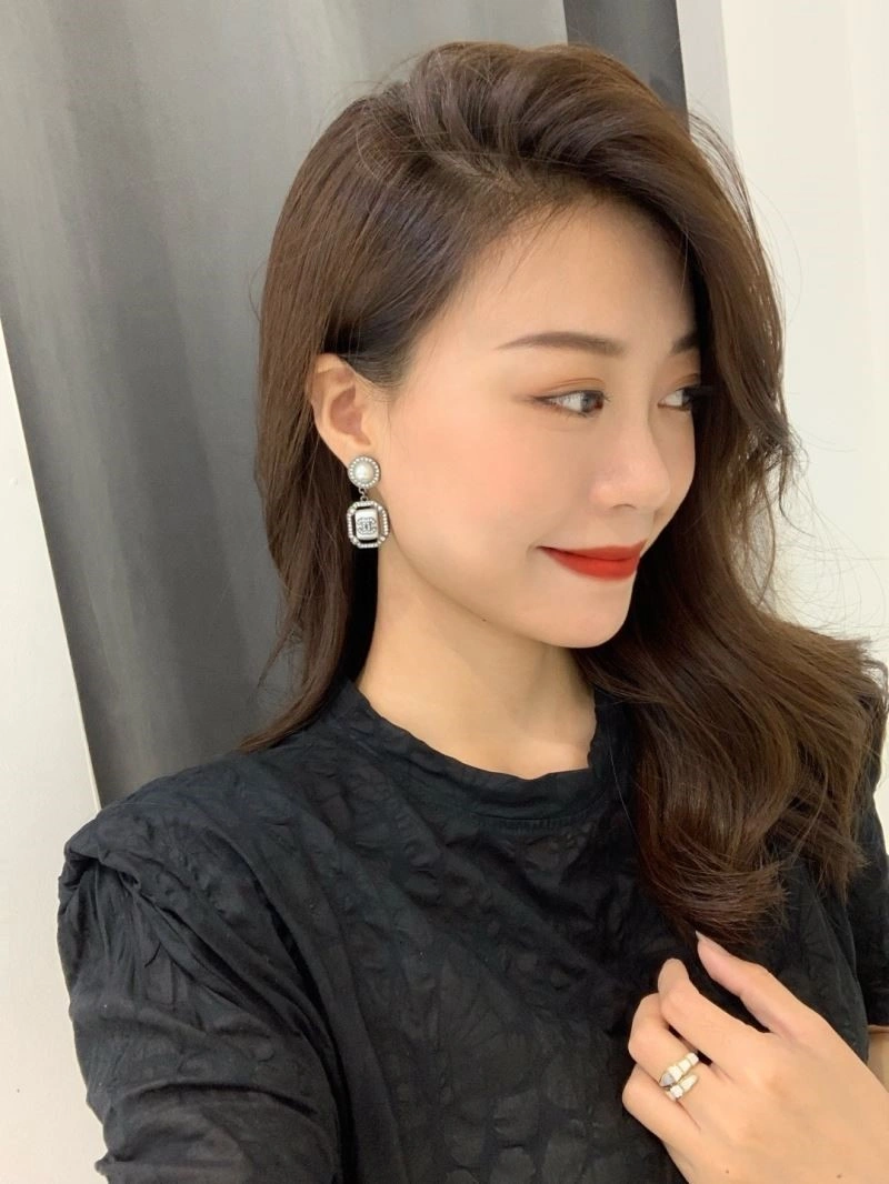 Chanel Earrings Comfortable 223828