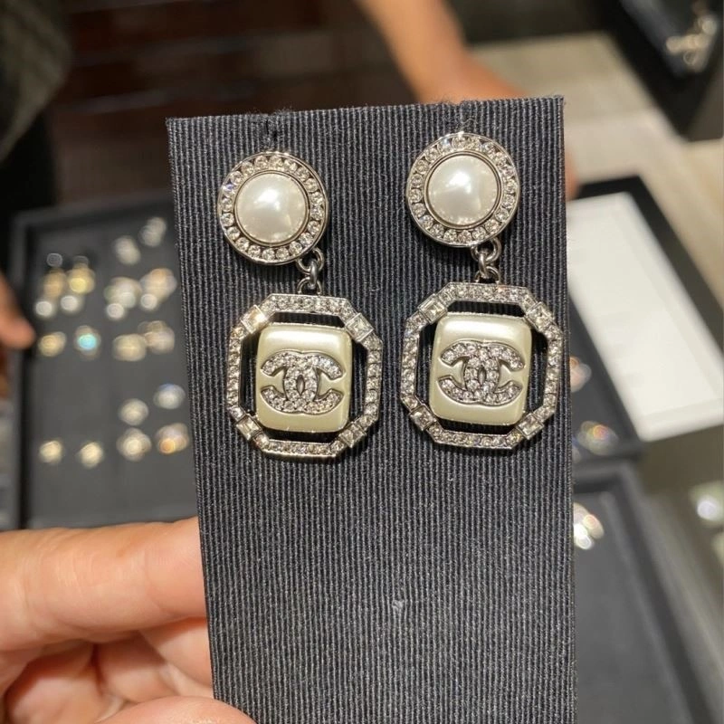 Chanel Earrings Comfortable 223828