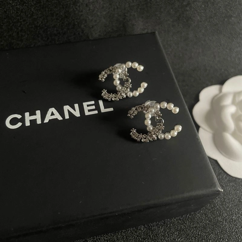 Chanel Earrings Trendsetting 223869