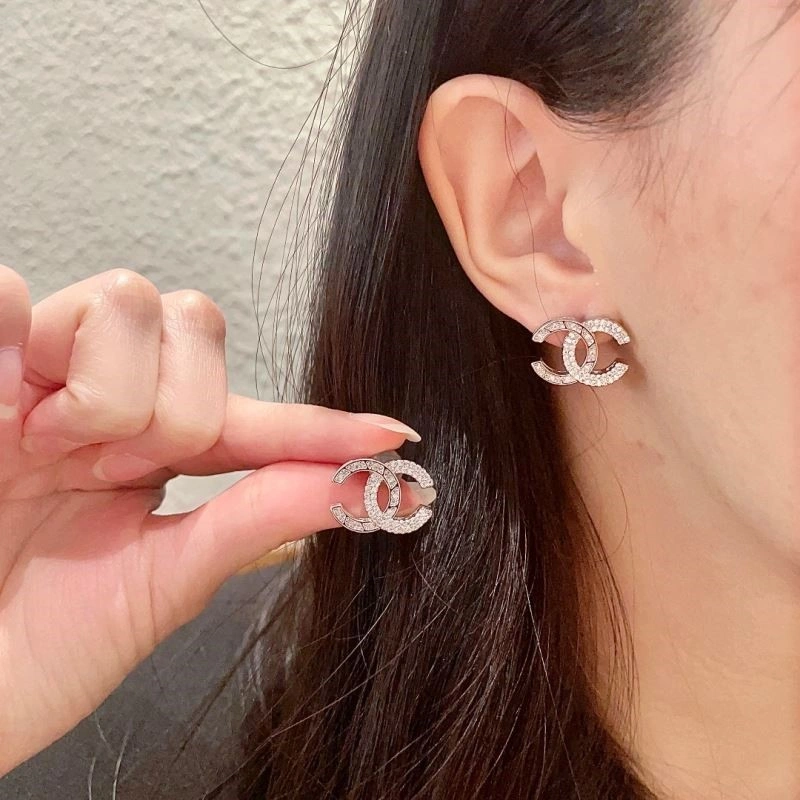 Comfortable Chanel Earrings 223812