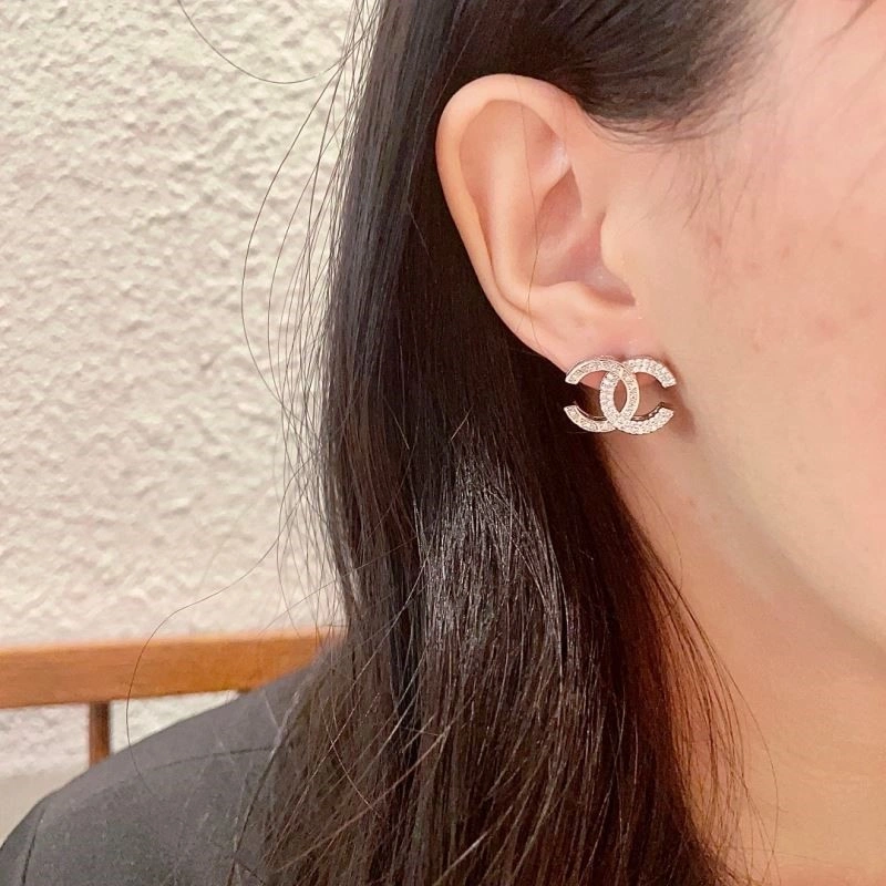 Comfortable Chanel Earrings 223812