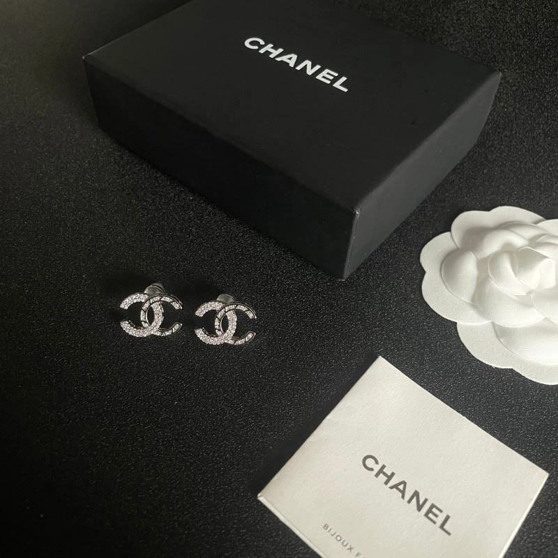 Comfortable Chanel Earrings 223812