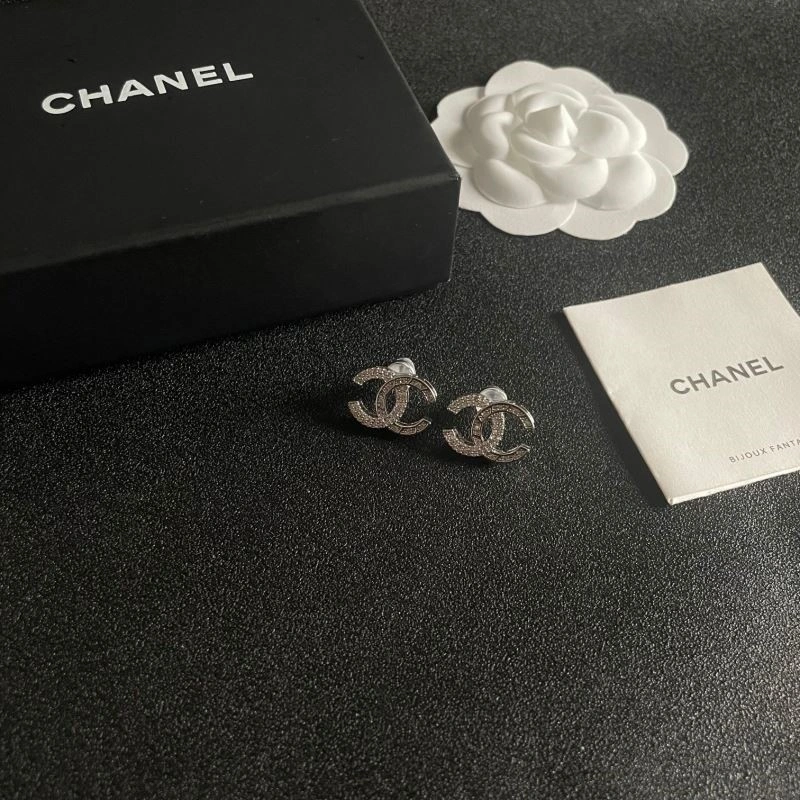 Comfortable Chanel Earrings 223812