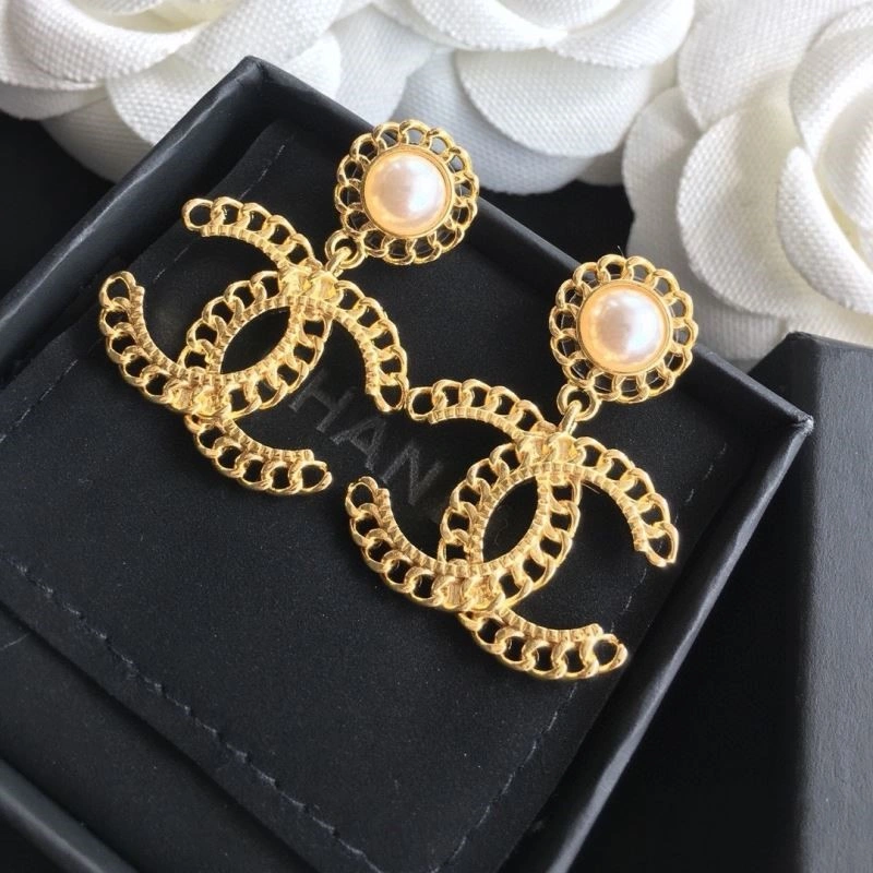 Sleek Chanel Earrings 223798