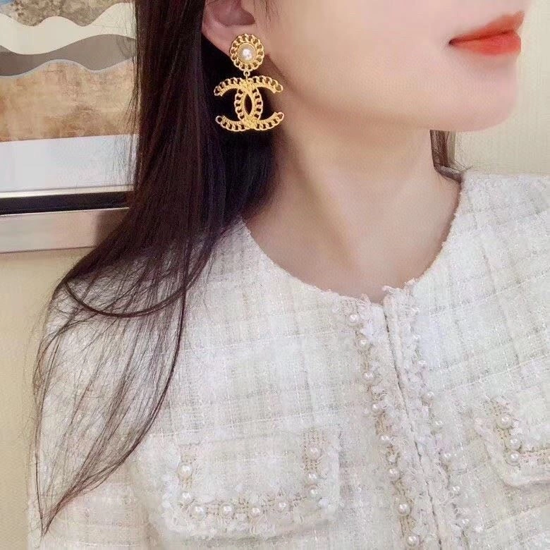 Sleek Chanel Earrings 223798