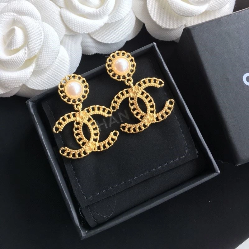 Sleek Chanel Earrings 223798