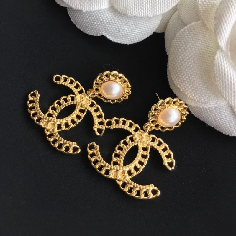 Sleek Chanel Earrings 223798