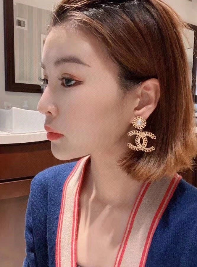 Sleek Chanel Earrings 223798