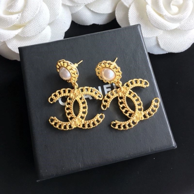 Sleek Chanel Earrings 223798