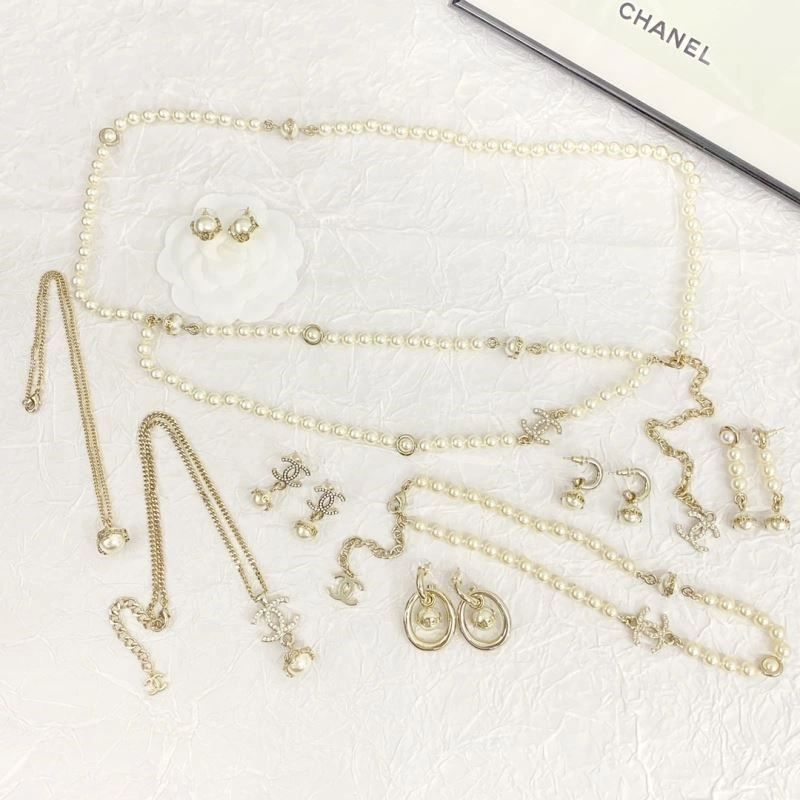 Chanel Earrings Breathable 223827