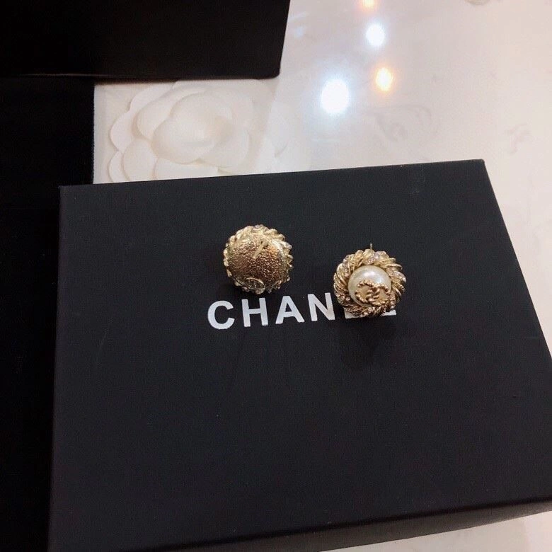 Chanel Earrings Bold 223772