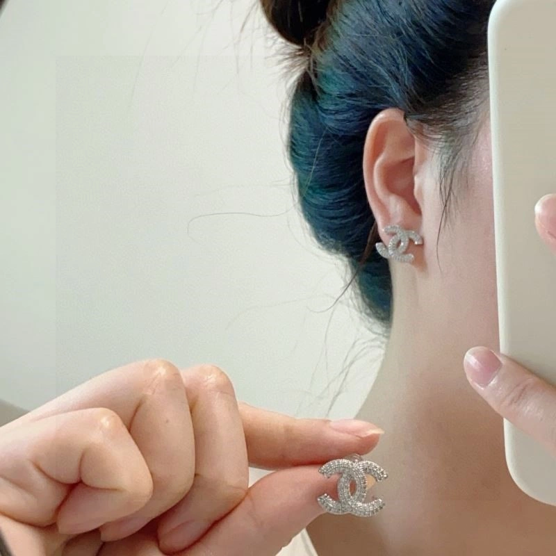 Comfortable Chanel Earrings 223875