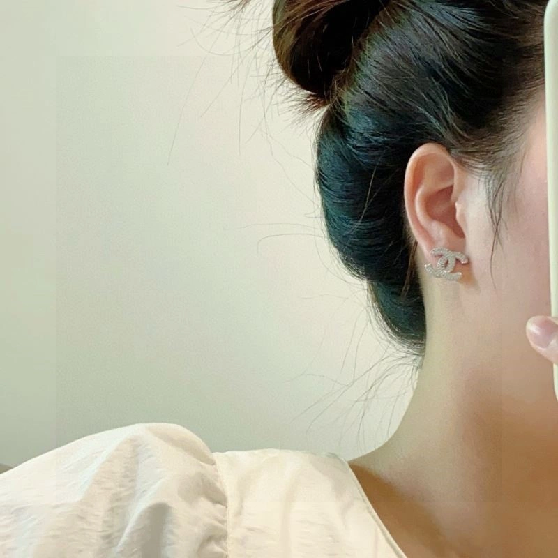 Comfortable Chanel Earrings 223875