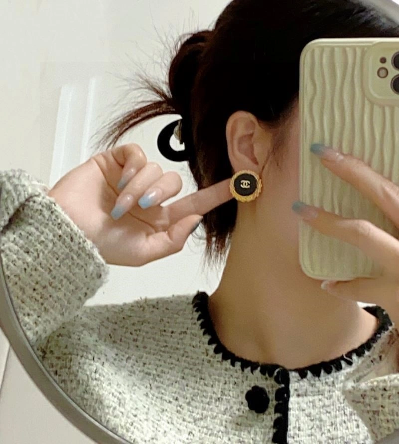 Chanel Earrings Sleek 223790