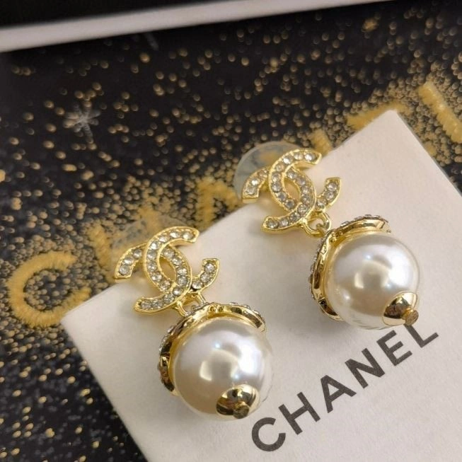 Fashionable Chanel Earrings 223769