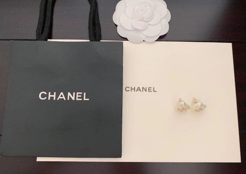 Chanel Earrings Compact 223760