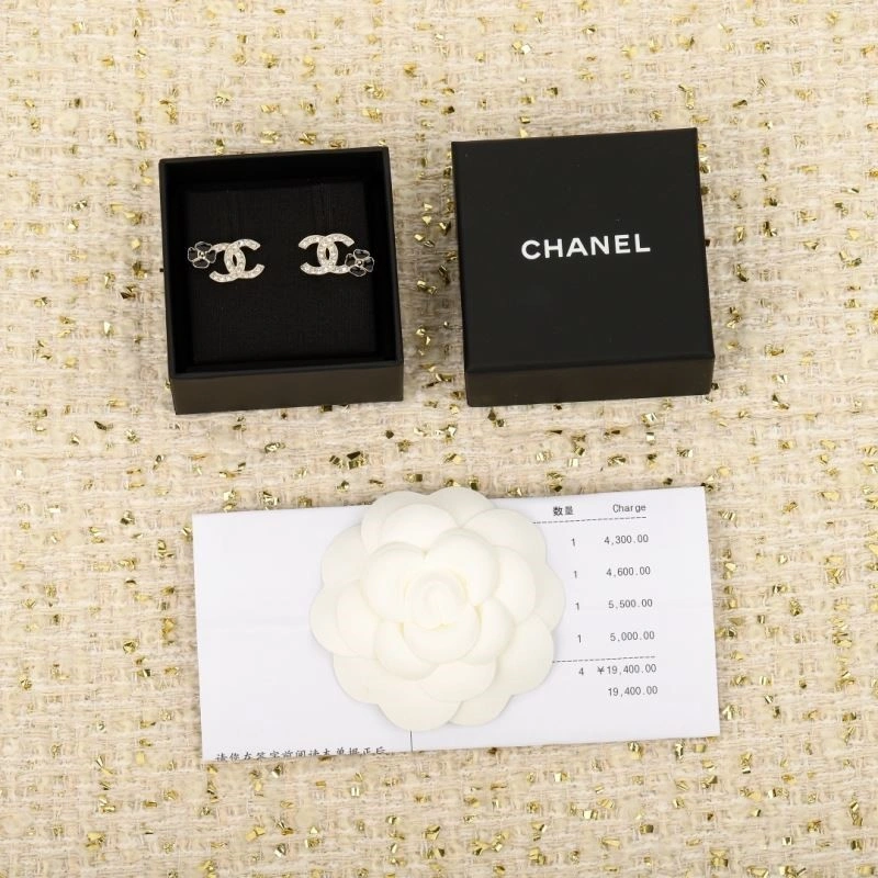 Chanel Earrings Cozy 223723