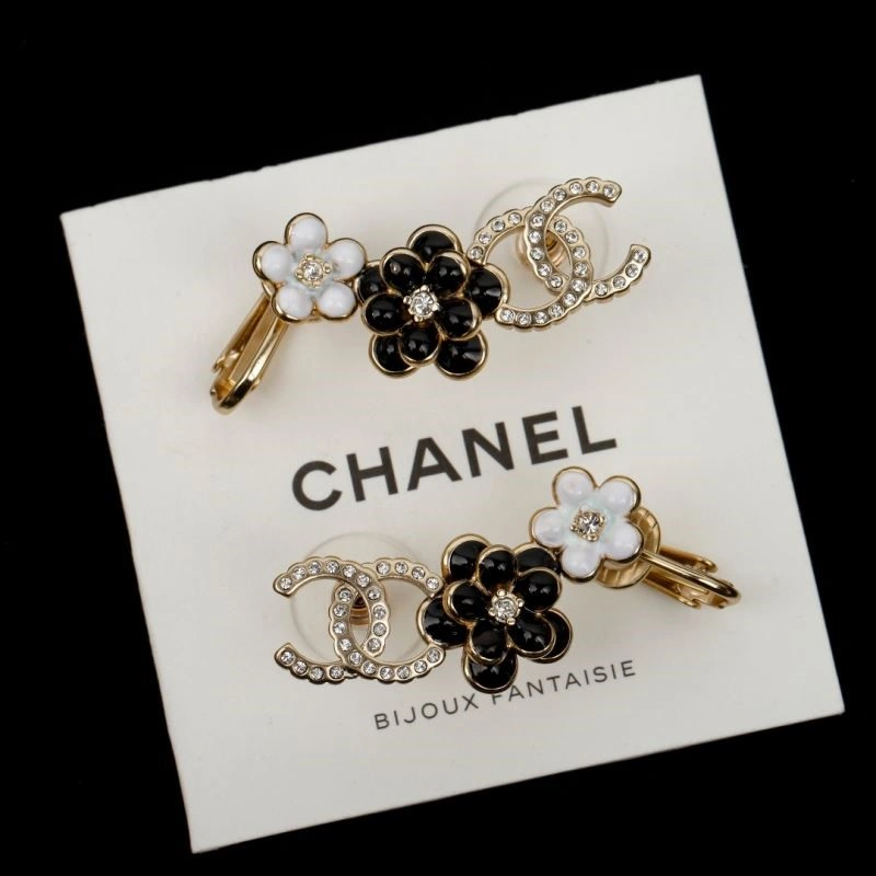 Lightweight Chanel Earrings 223737
