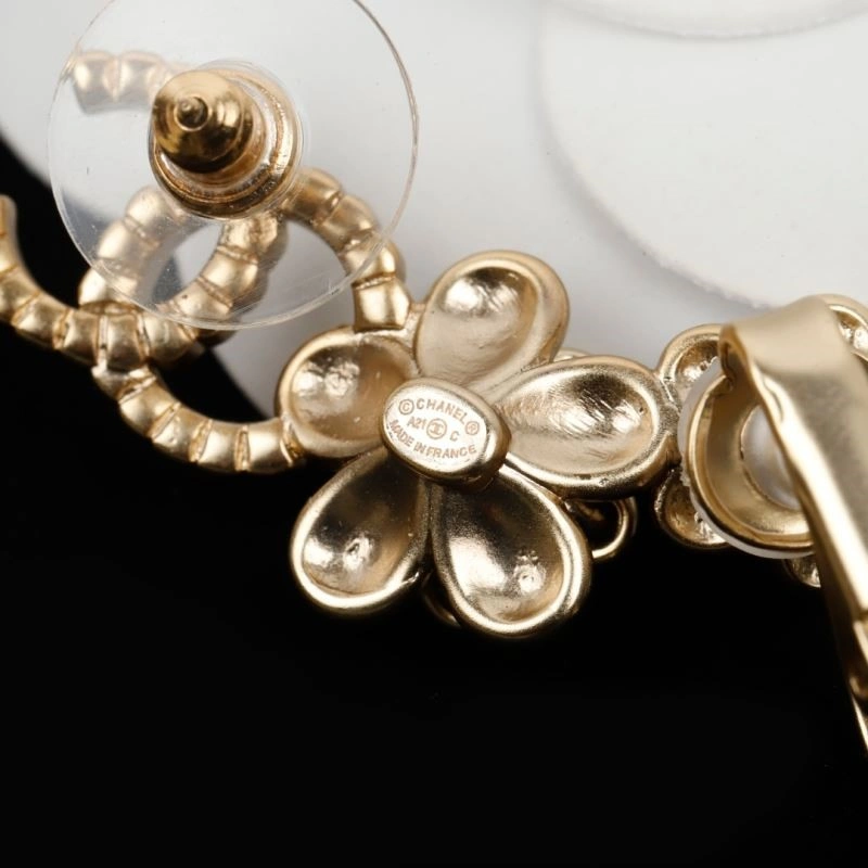 Lightweight Chanel Earrings 223737