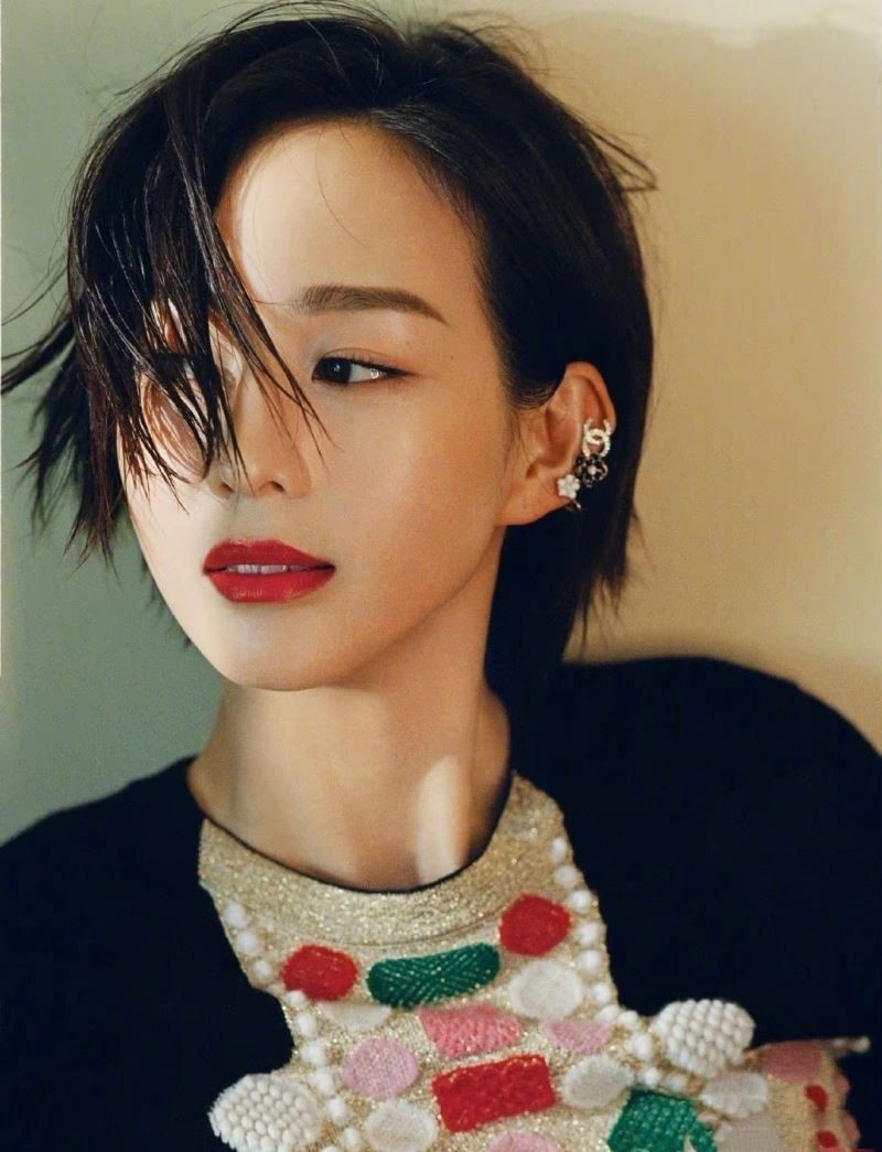 Lightweight Chanel Earrings 223737