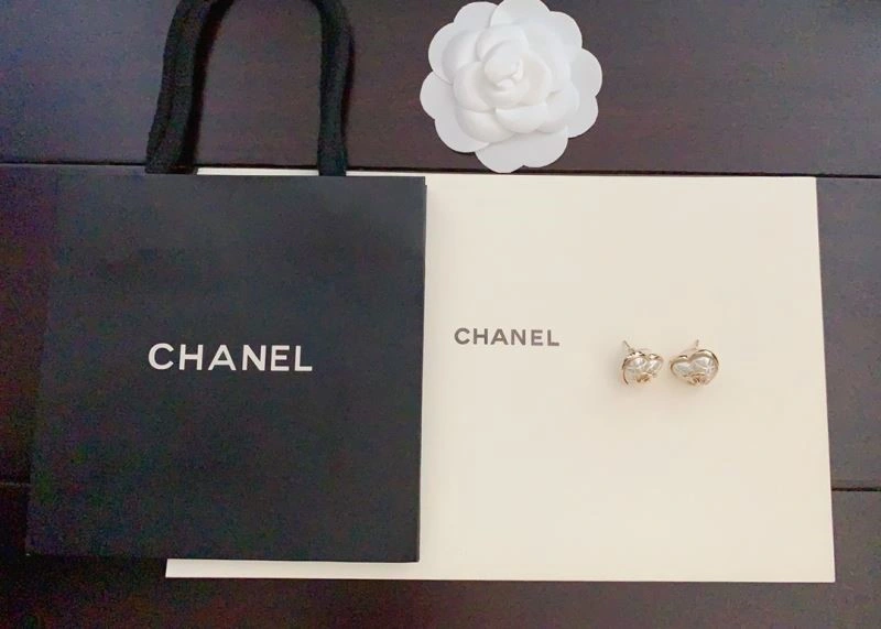 Lightweight Chanel Earrings 223729