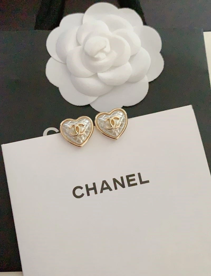 Lightweight Chanel Earrings 223729