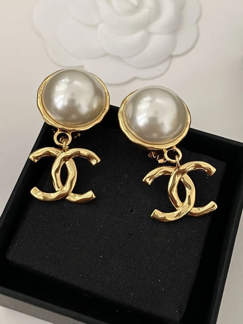 Effortless Chanel Earrings 223726