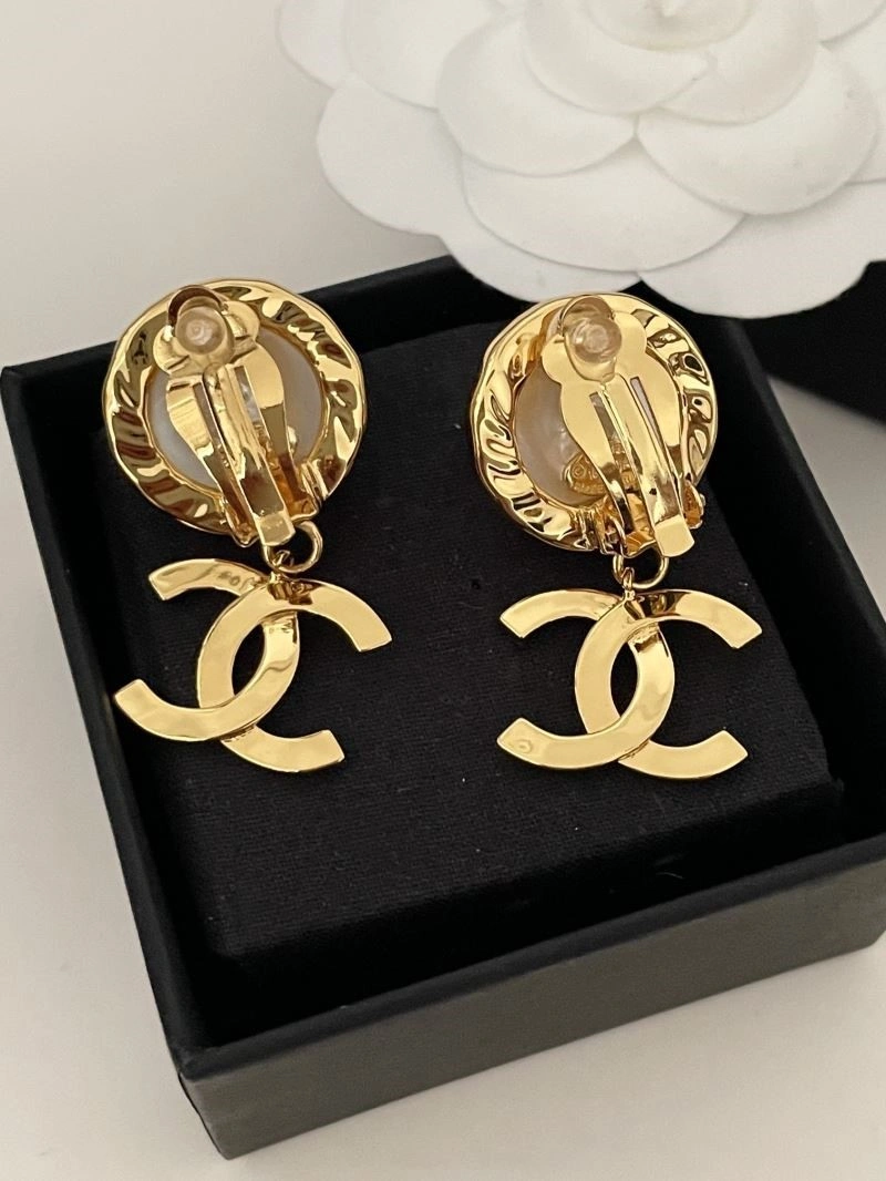 Effortless Chanel Earrings 223726