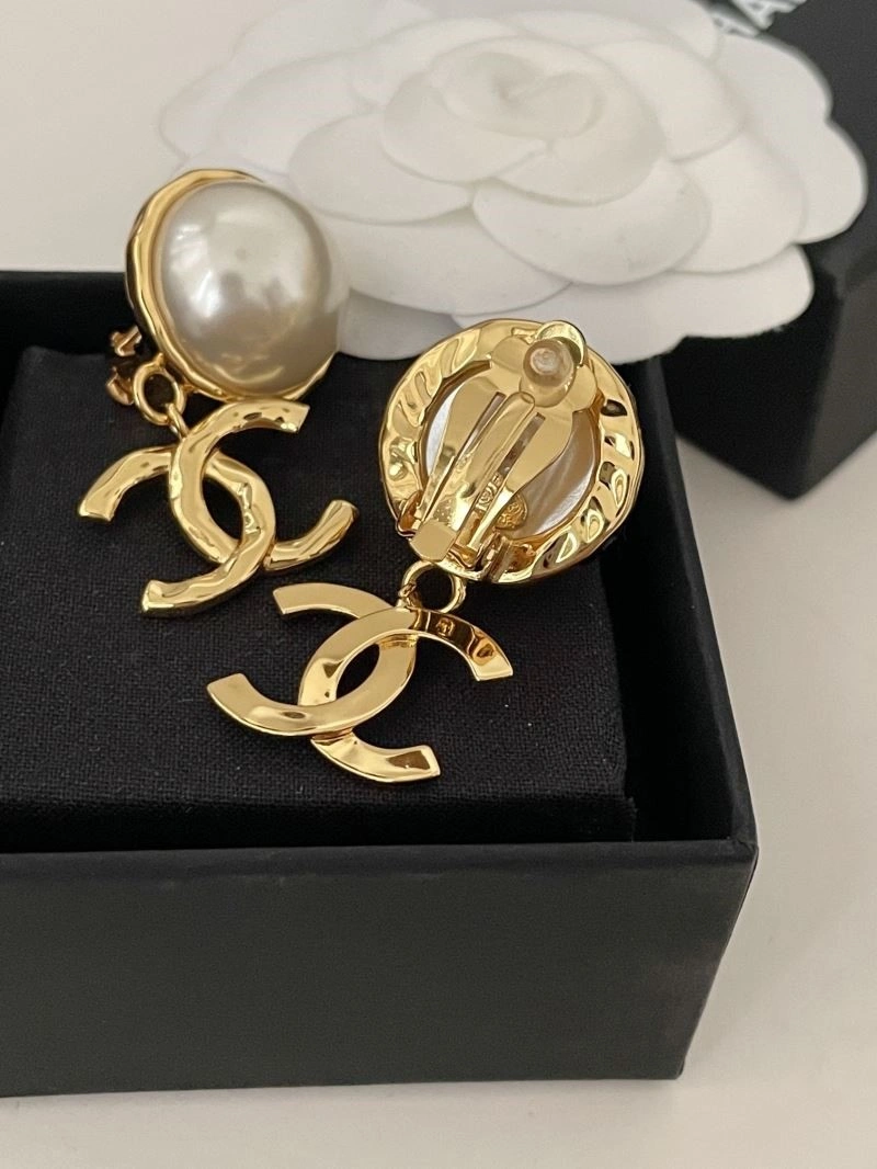 Effortless Chanel Earrings 223726