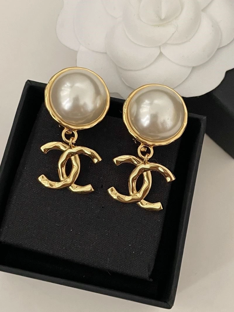 Effortless Chanel Earrings 223726