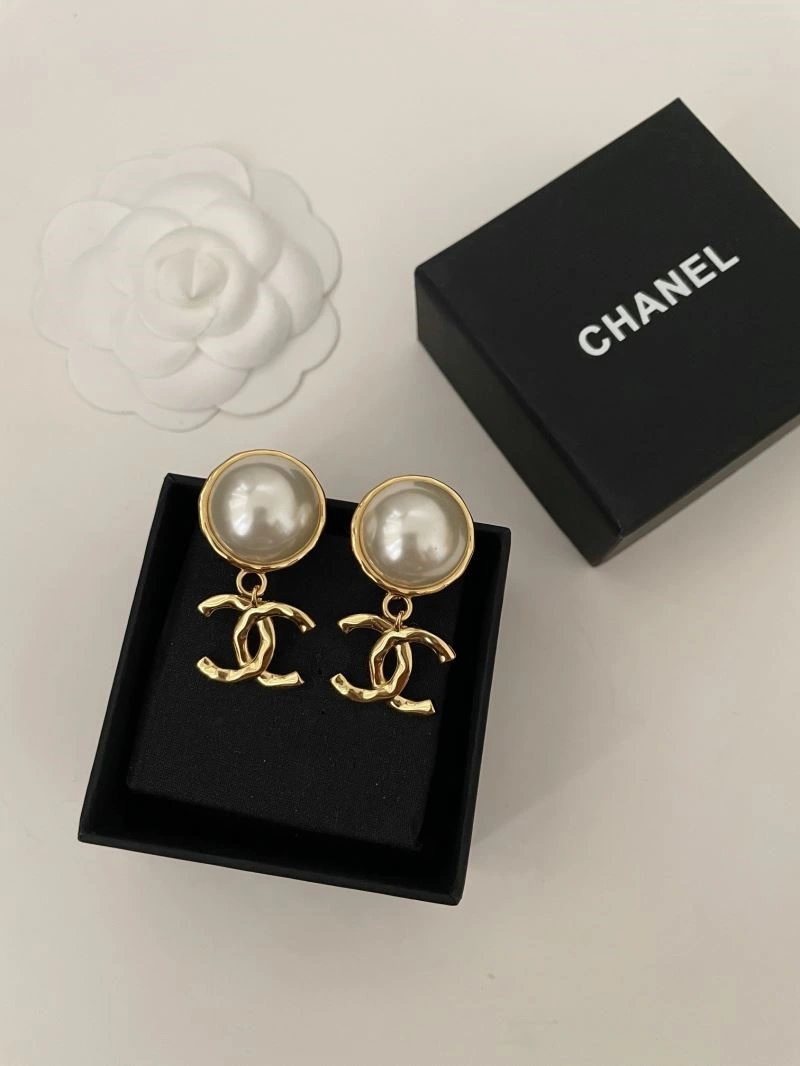 Effortless Chanel Earrings 223726