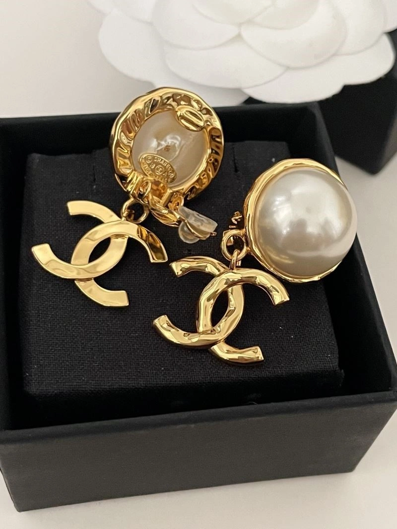 Effortless Chanel Earrings 223726