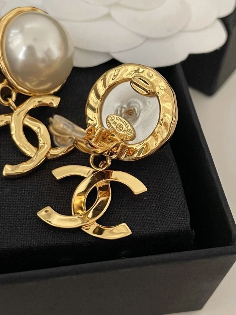 Effortless Chanel Earrings 223726