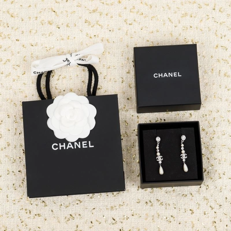 Chanel Earrings ModernLook 223709