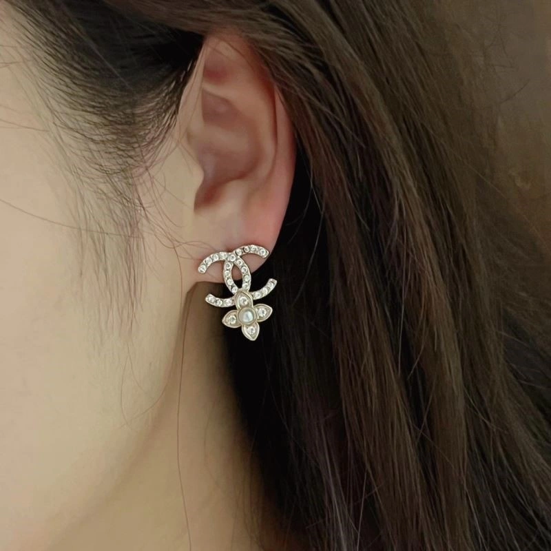 Chanel Earrings Breathable 223700