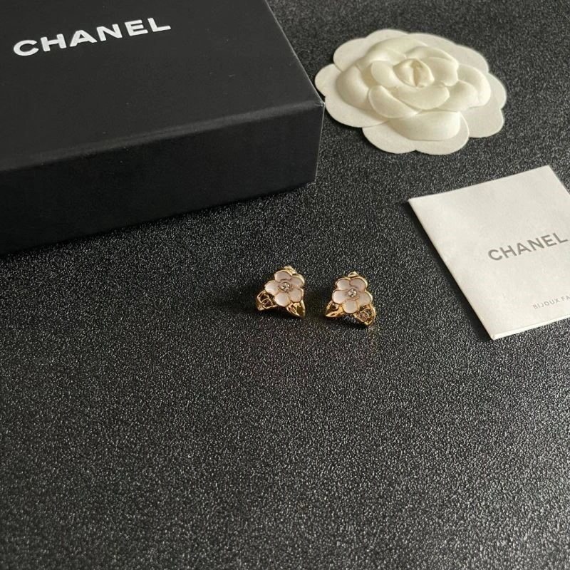 Comfortable Chanel Earrings 223688
