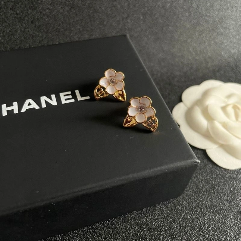 Comfortable Chanel Earrings 223688