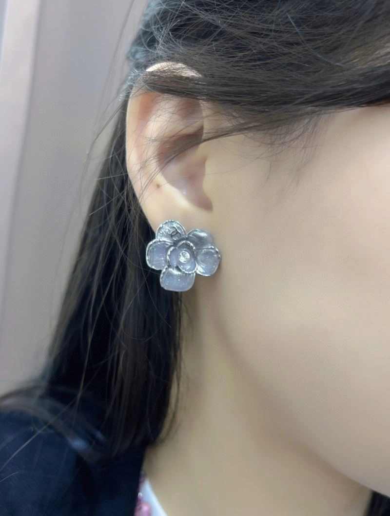 Elegant Chanel Earrings 223680