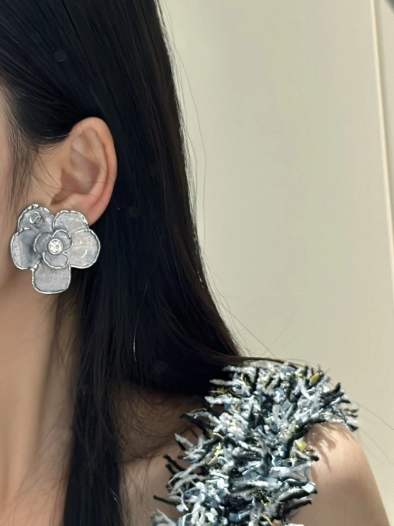 Elegant Chanel Earrings 223680